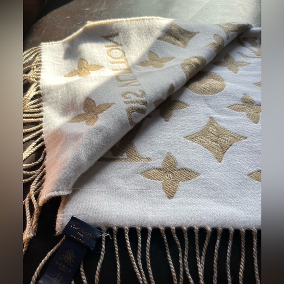 AUTHENTIC Louis Vuitton LV Shine Scarf New***** - Picture 4 of 6